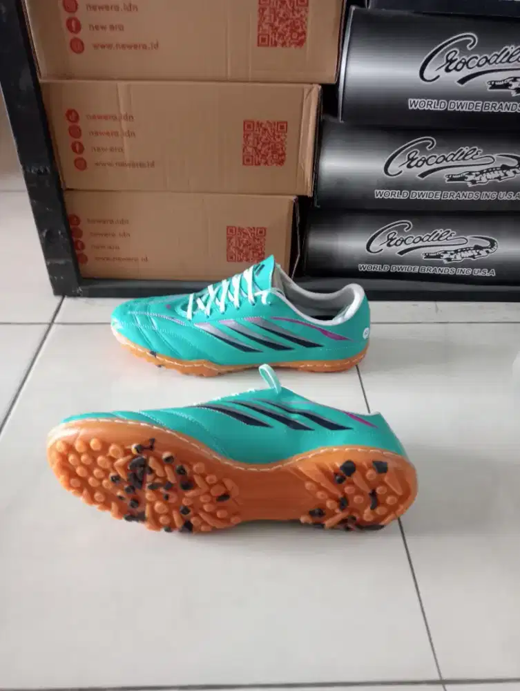 Sepatu futsal oatsole bergerigi