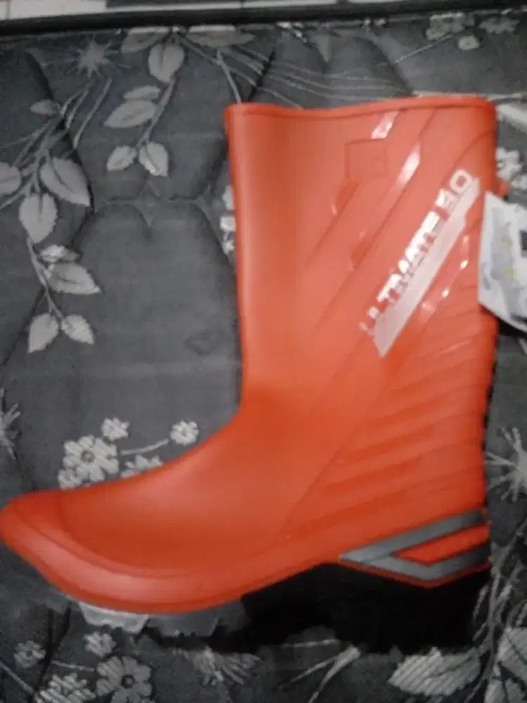 Sepatu booht ultimate