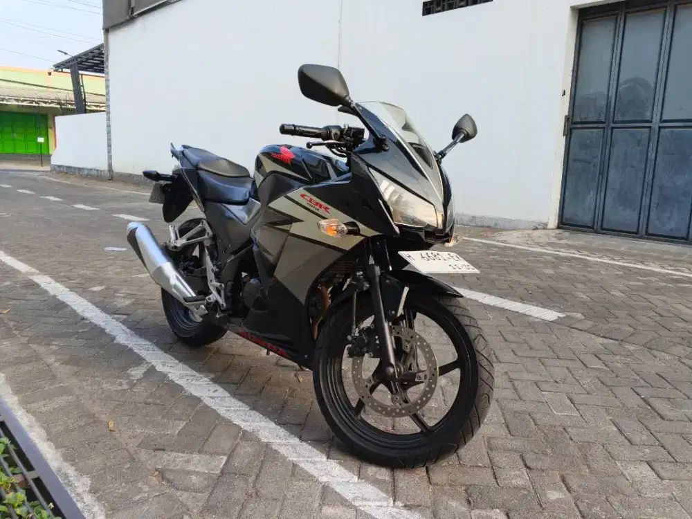 Bismillah, jual Motor CBR 150R th 2015