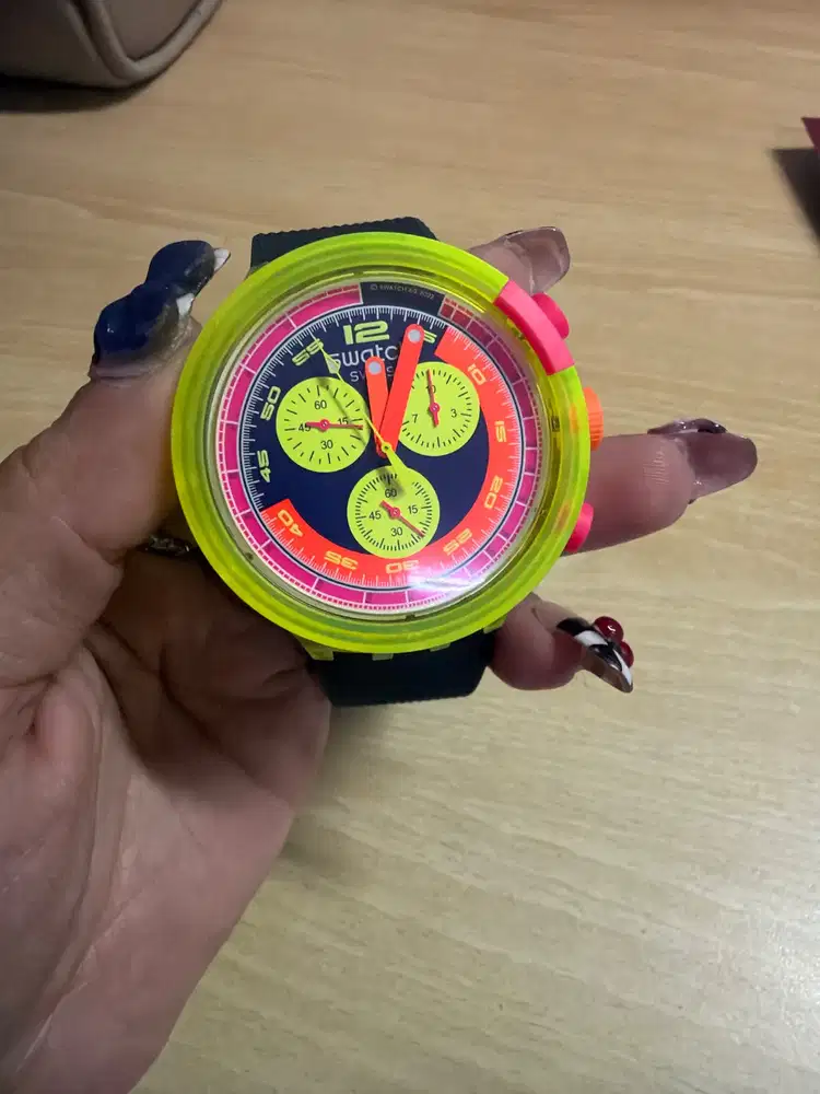 SWATCH NEON TO THE MAX