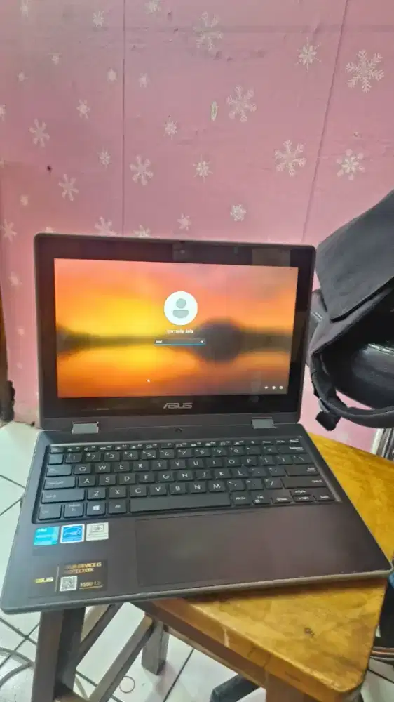 laptop Asus BR1100FK ram 4 ssd 128
dus dan charger