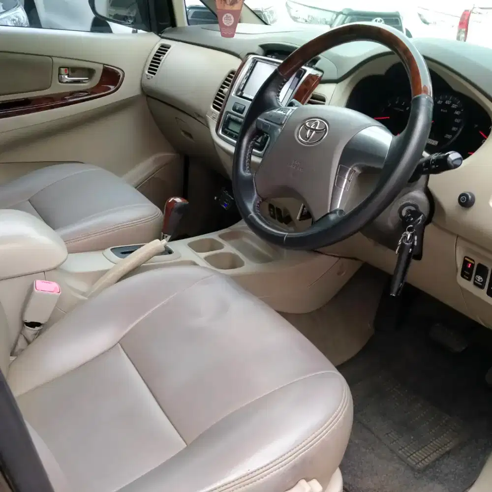 TOYOTA KIJANG INNOVA V 2.5 AT 2014