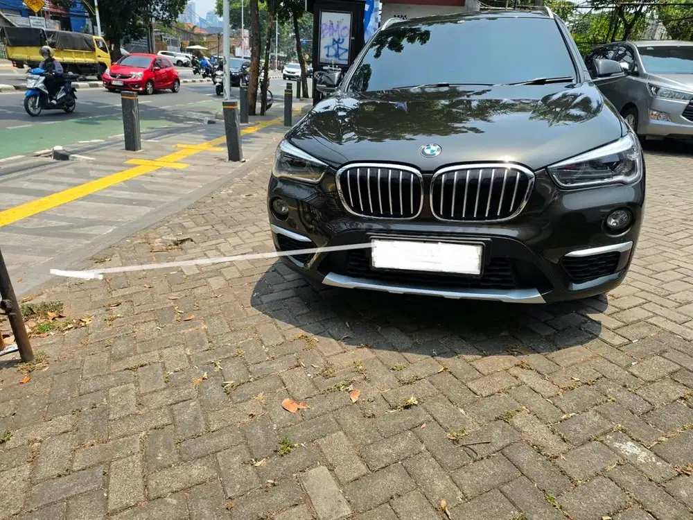 BMW X1 2018 - coklat metalik