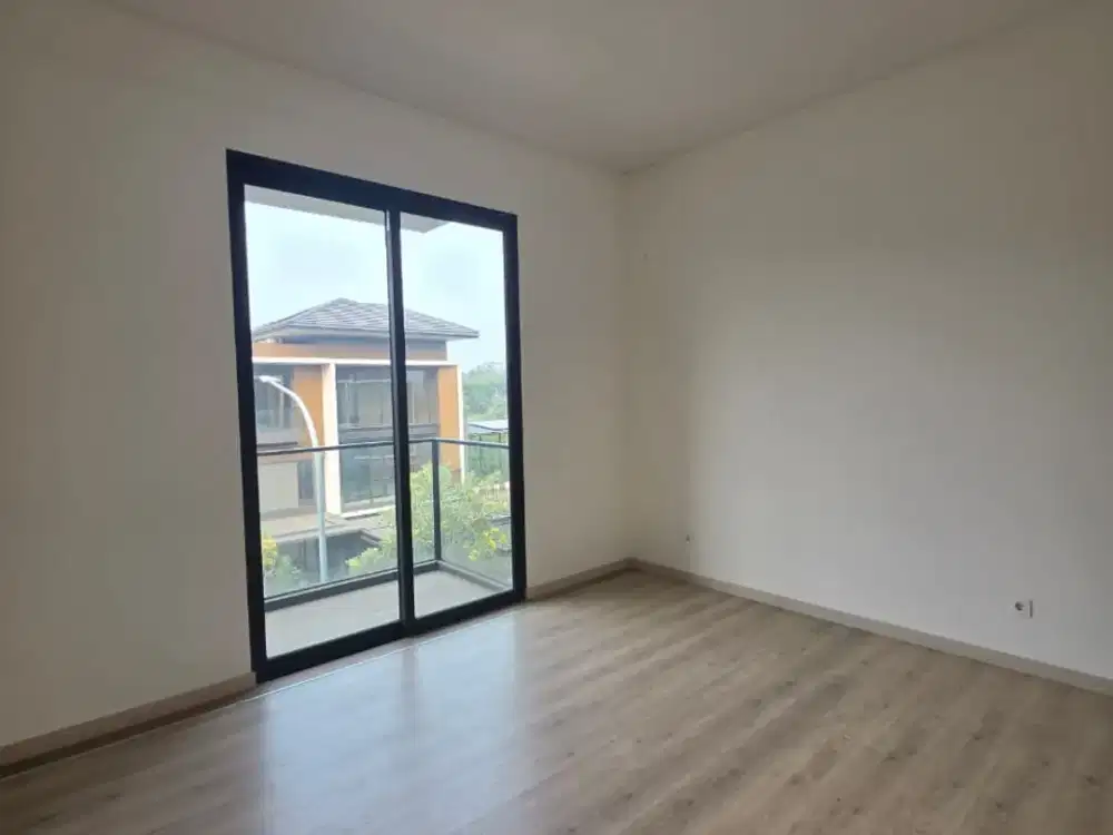 Rumah Mewah Kawasan Elite Siap Huni Cluster Laurel Nava Park BSD City