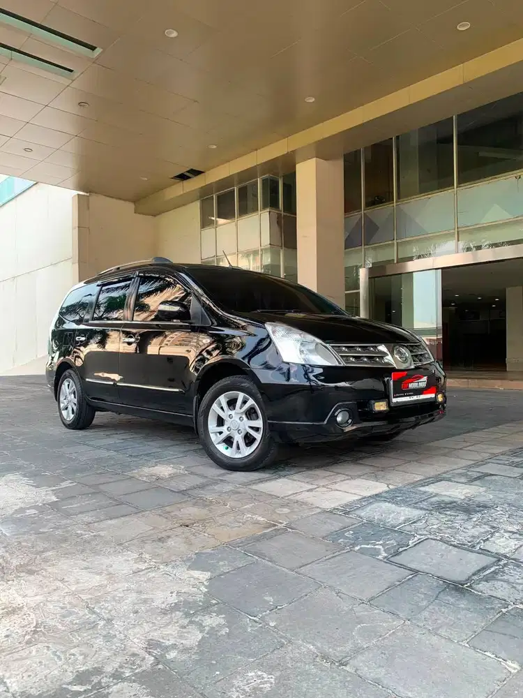 Nissan Grand Livina Ultimate XV AT 2012