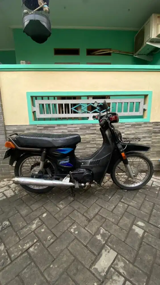 SUZUKI RC100 BLACK BRAVO 2001