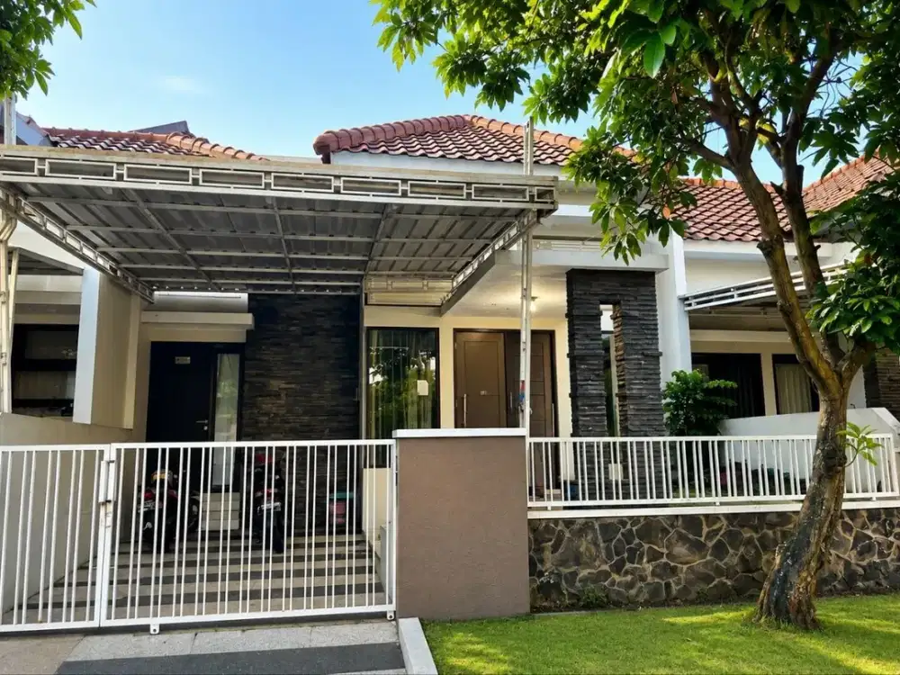 DIJUAL Cepat Rumah Minimalis dan Semi Furnish Ada Taman Depan Siap Huni Keamanan 24 Jam Kawasan Bebas Banjir Dekat Pusat Kota dan Kampus di Greenland