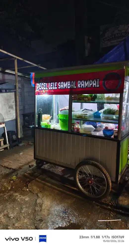 Gerobak pecel lele