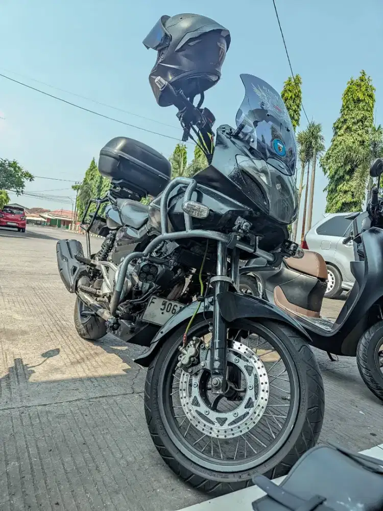 BAJAJ PULSAR 220F 2011 TOURING FULL BLACK