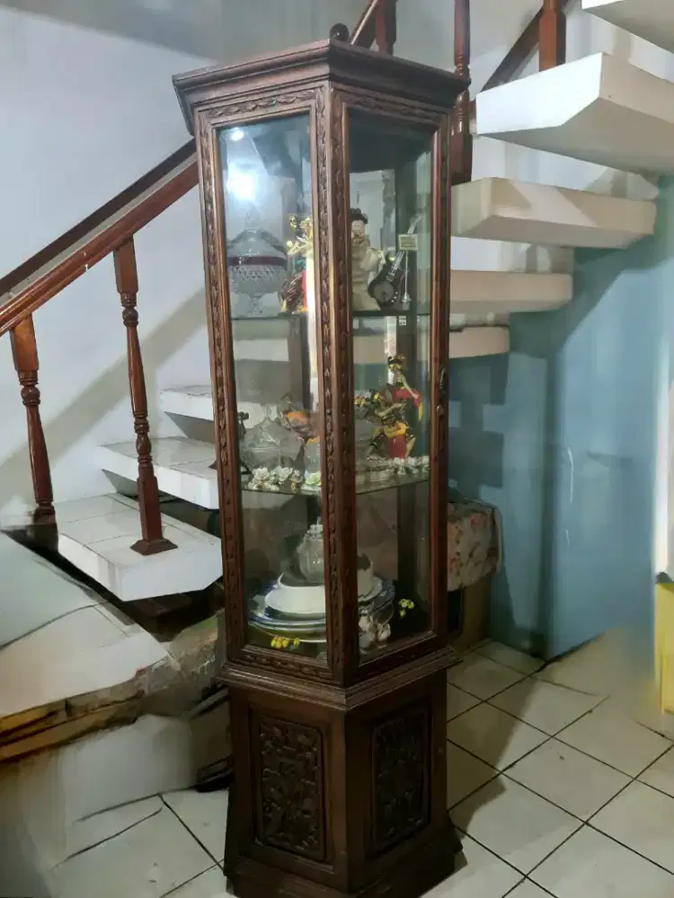 Lemari  pajangan kayu jati