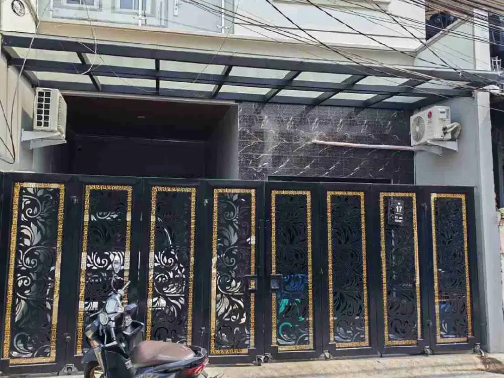 Dijual rumah di johar jakpus dape mobil expander