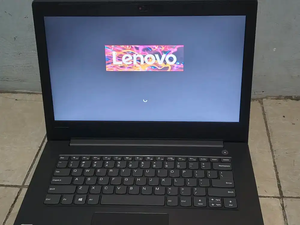 Laptop Lenovo v330 14IKB core i5-8250u 8GB SSD 128 GB dual baterai