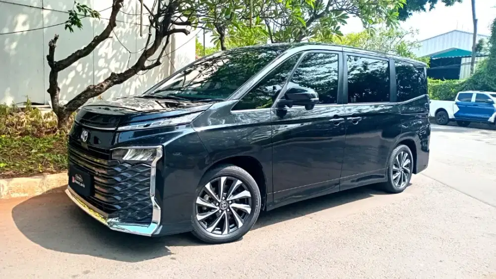TOYOTA ALL NEW VOXY 2023 GLITTER BLACK
