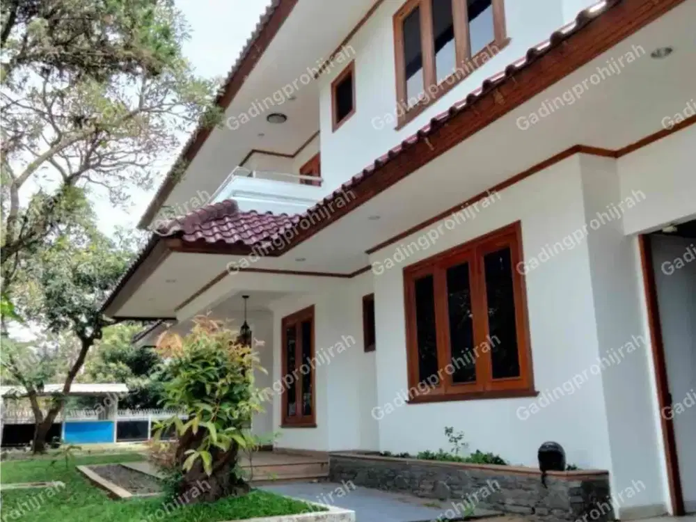 Disewakan Rumah Besar Strategis Di Cipaganti Bandung