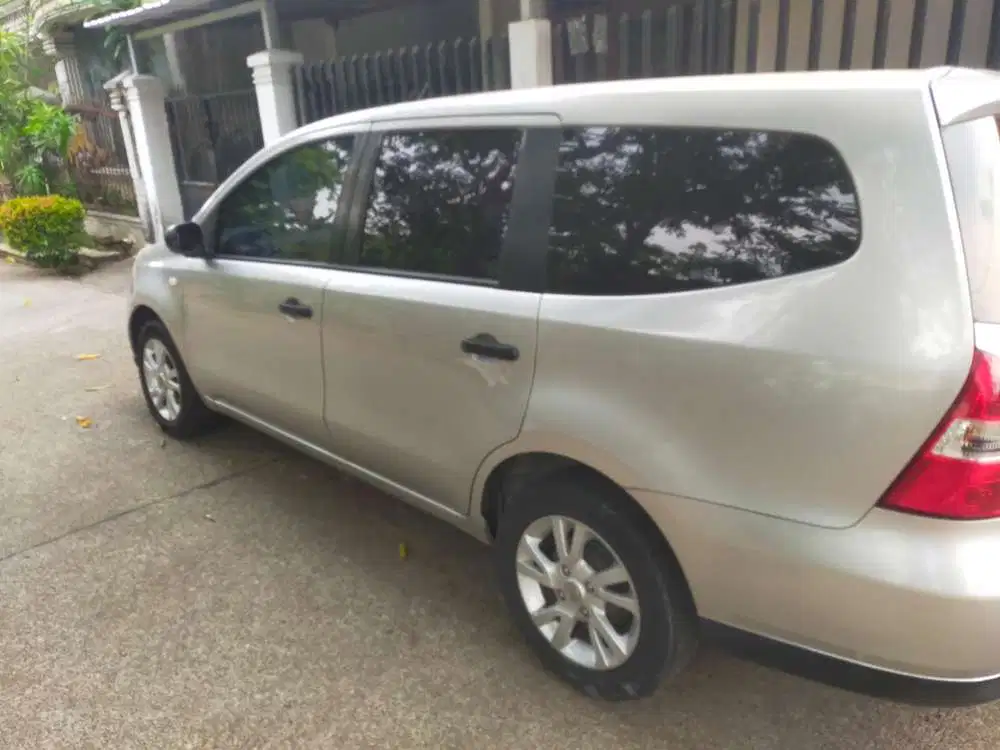Nissan Grand livina 2012 Bensin