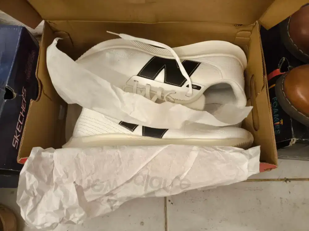 Ne balance putih ukuran 45 Brand new