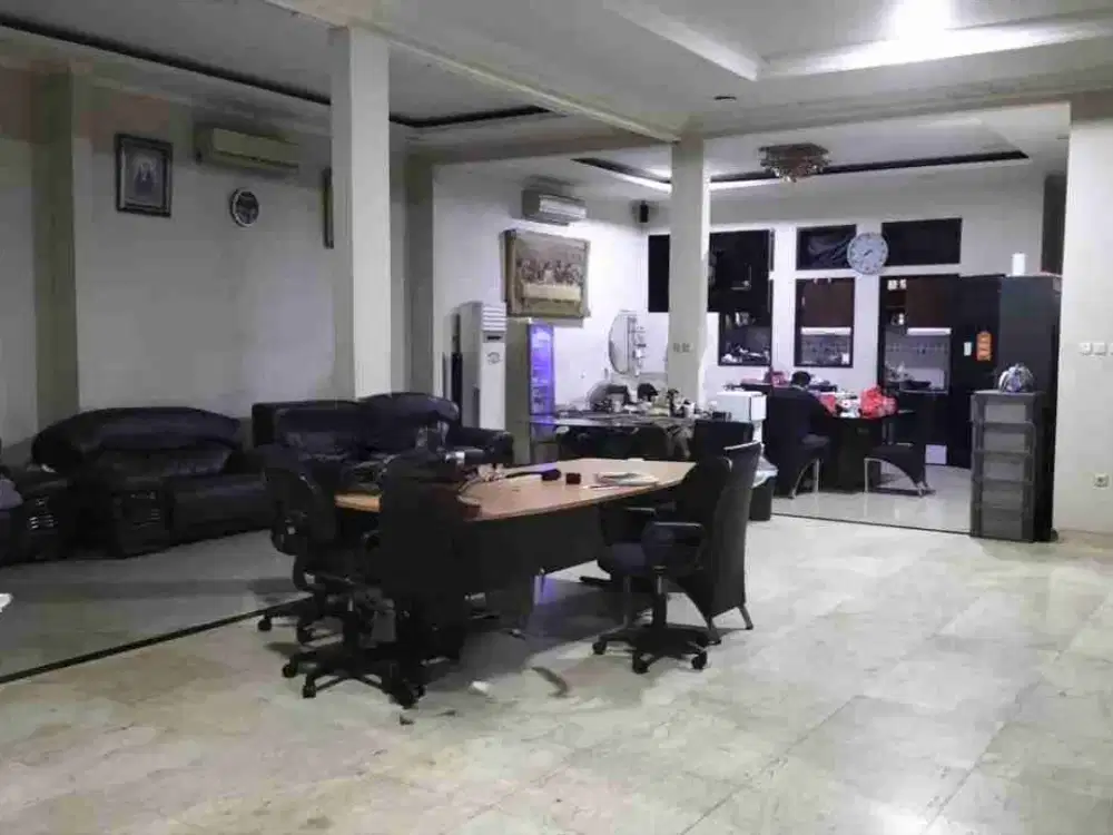 Dijual cepat harga masih nego bagi anda yang mencari rumah besar yang siap ditempati dikelapa gading property ini layak dipertimbangkan