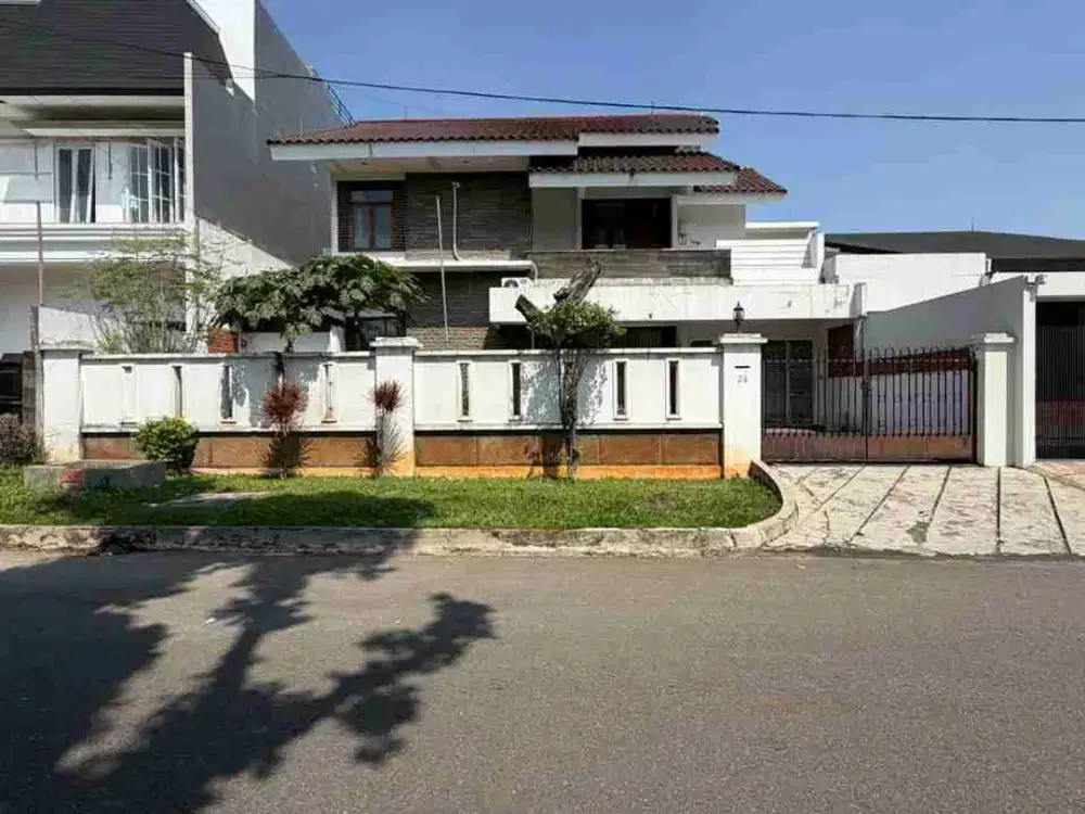 DIJUAL RUMAH 
TERAWAT 
DI PONDOK INDAH
JAKARTA SELATAN

Jalan Depan lebar
Lingkungan tenang, nyaman dan asri
Dekat Pondok Indah Mall 
Dan Driving golf 

Luas Tanah 433 m2
Luas Bangunan +_500 m2

Kamar tidur 6
Kamar Mandi 5

Semi furnish

Taman Depan & Tam