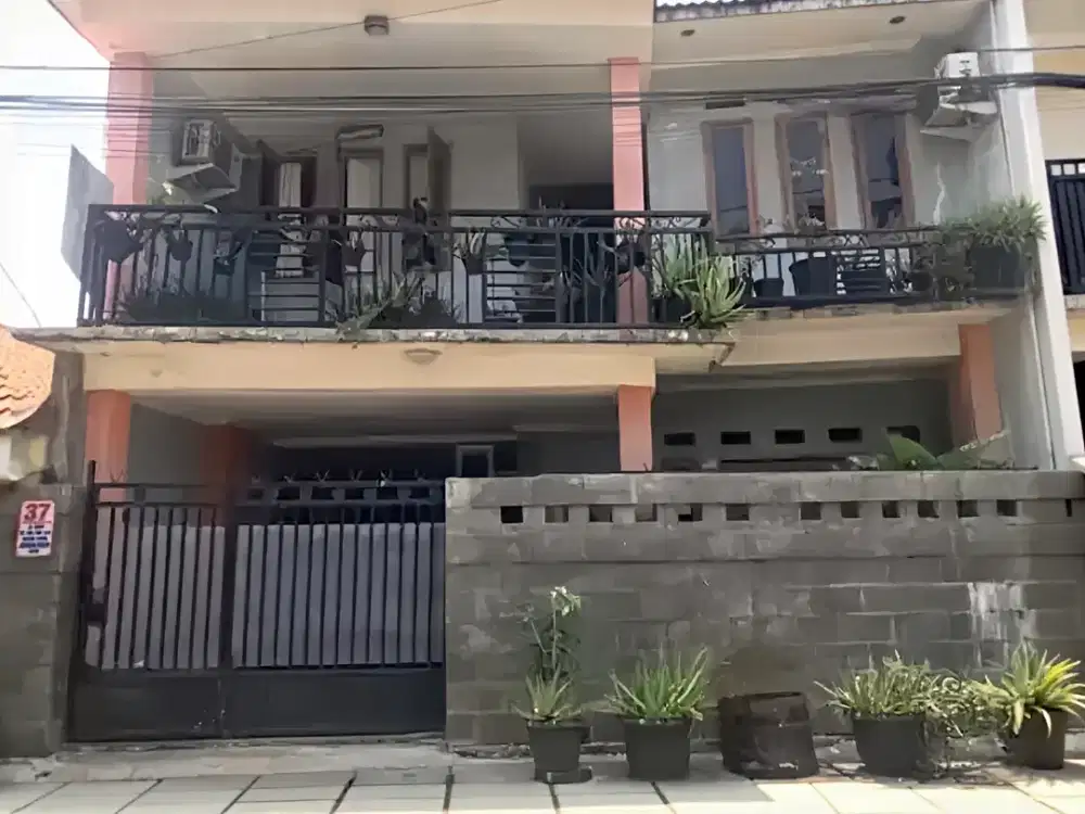 Rumah 2,5 Lantai Bebas Banjir di Kebon Jeruk – LT 111m², SHM