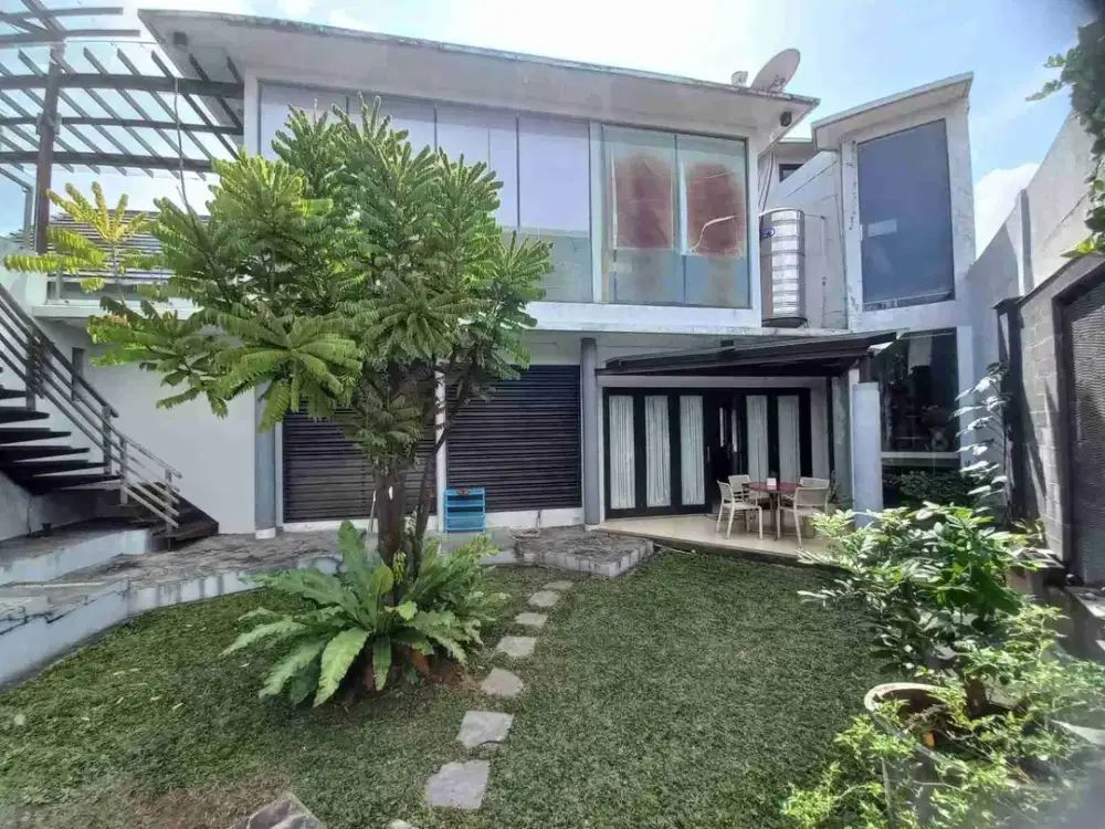 Dijual rumah mewah Semifurnish di demang lebar daun jalan Bank raya