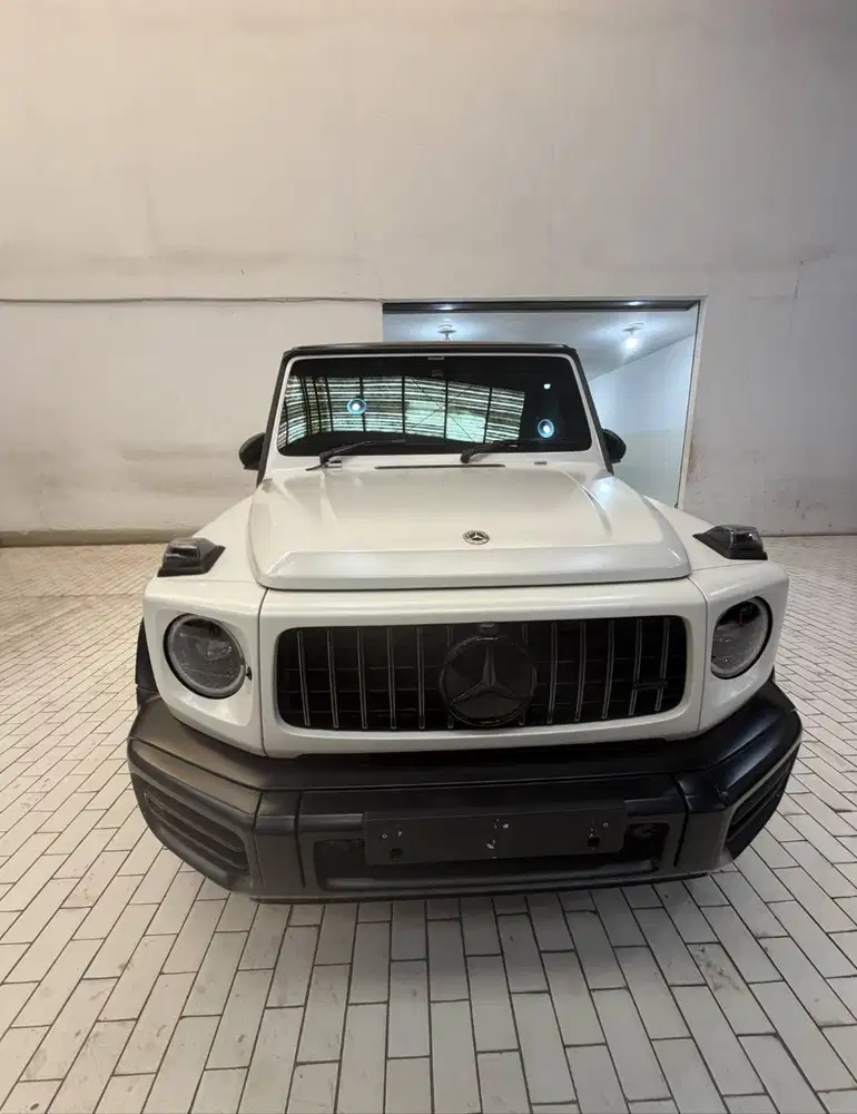 MERCEDES BENZ G63 AMG 2024 WHITE MAGNO ON BLACK RED LOW KM 9,xxx Mulus