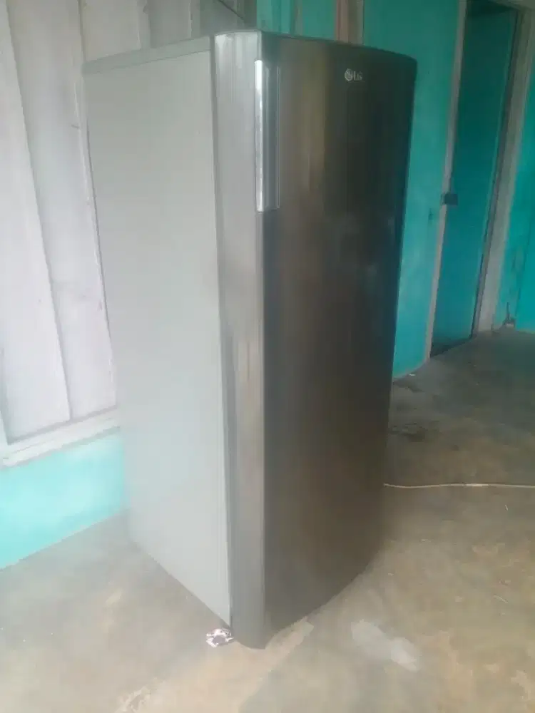 Kulkas frezer 6rak merk LG
