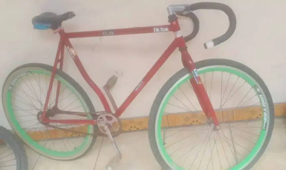 Sepeda PIXIE Warna Merah