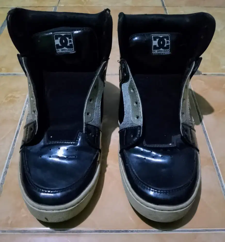 Sepatu Laki-laki