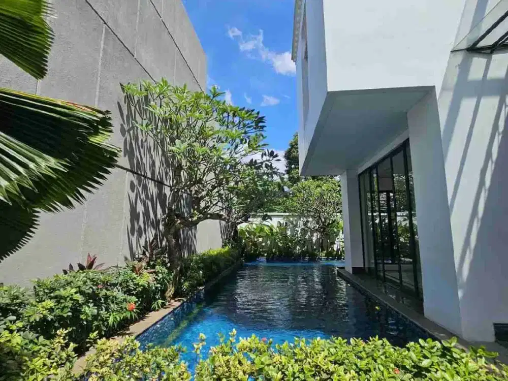 Turun Harga !! 
  
 
 

Luas Tanah 808 m²
Luas Bangunan 1400 m²
Private Lift 
Private Swimming Pool
Kolam Ikan
Roof Top Garden
Home theater
3,5 Lantai
Bedrooms 7 + 3(staff)
Bathrooms 7 + 1(staff)
Semi Furnish (By Matriks)
Dry & wet Kitchen Set (By Matriks