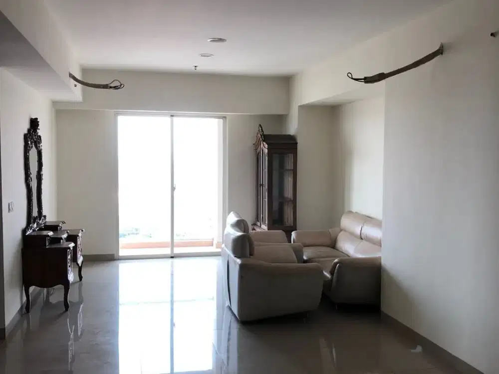 Sherwood Lantai Sedang Semi Furnished