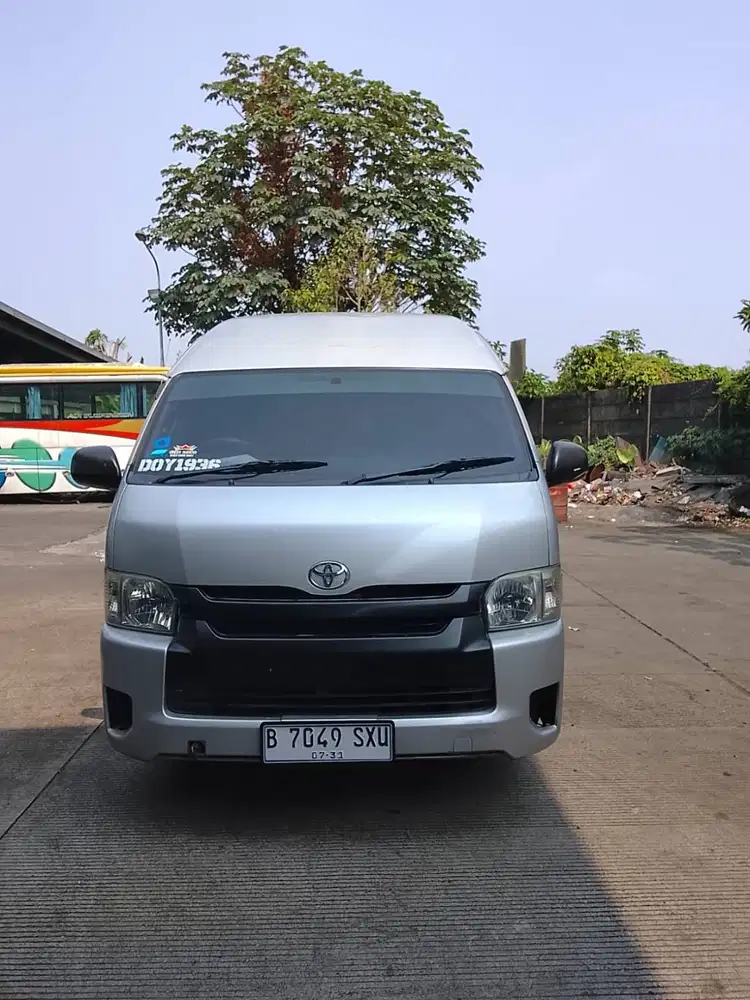 Dijual Hiace commuter 2,5 Diesel MT tahun 2014