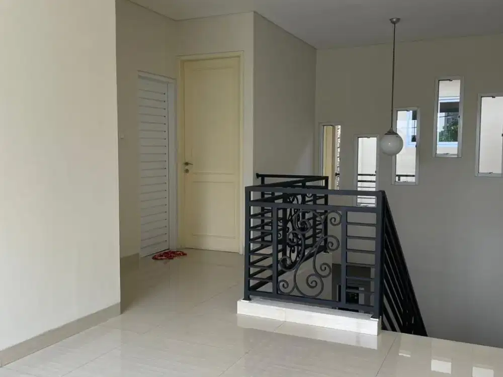 RUMAH PONDOK INDAH DISEWAKAN TERENOVASI AKSES DEKAT DENGAN PONDOK INDAH MALL JAKARTA SELATAN