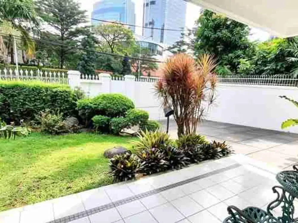RUMAH 2 LT, SIAP HUNI, DI PONDOK INDAH, JALAN UTAMA, SEBELAH PIM2, COCOK UTK KOMERSIAL