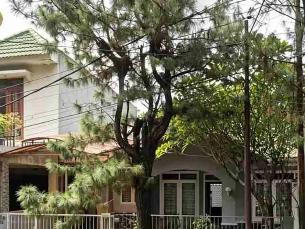 RUMAH TINGGAL, BENTUK TANAH NGANTONG, LOKASI NYAMAN DI GRAHA CINERE, DKT DGN EXIT TOL DESARI
