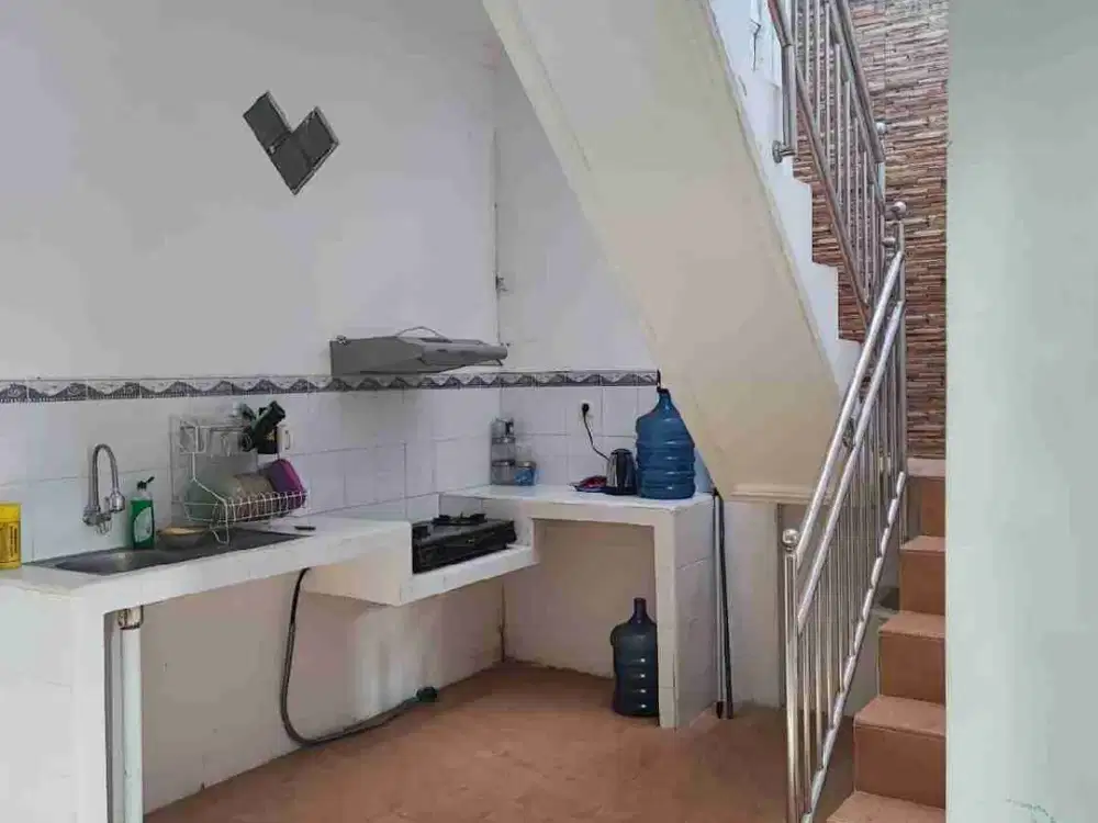 Rumah 1,5 Lantai Perum Bridgetown Tidar