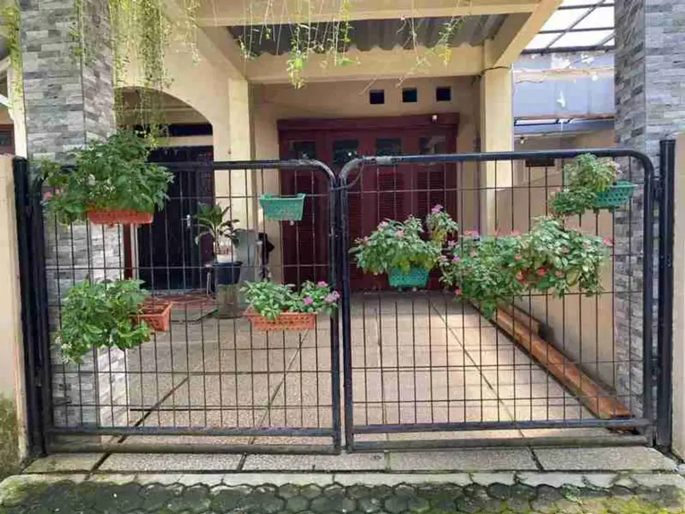 RUMAH TINGGAL 2LT DI GRAHA CINERE, DKT DGN EXIT TOL DESARI, LINGKUNGAN NYAMAN
