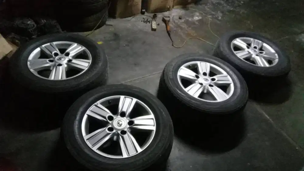 Dijual Velg Toyota Land cruiser VX200 2013 ori R18