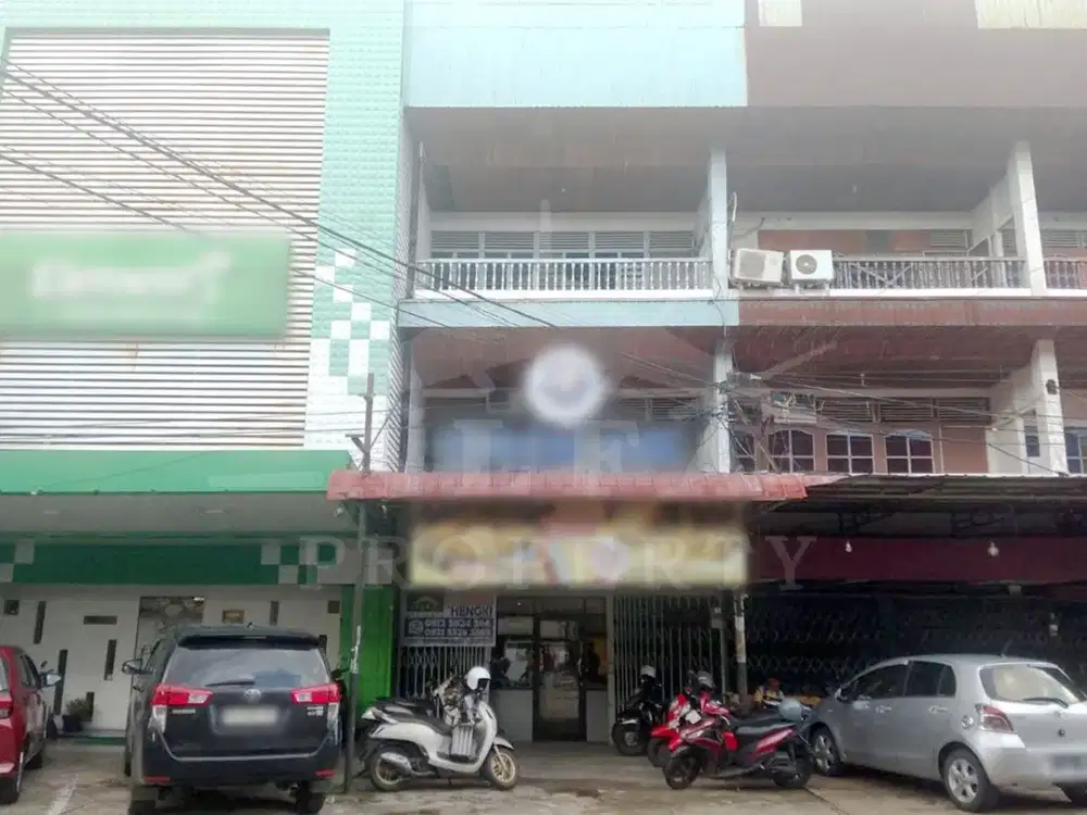 Sewa Ruko 3 Lantai (Bisa Sewa 1 Lantai) Pusat Kota dengan Halaman Parkir Luas