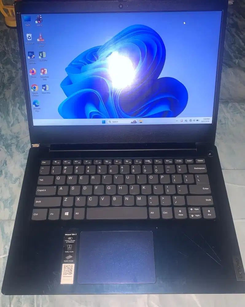 LENOVO IDEAPAD SLIM 3 SSD LANCAR BANAR
