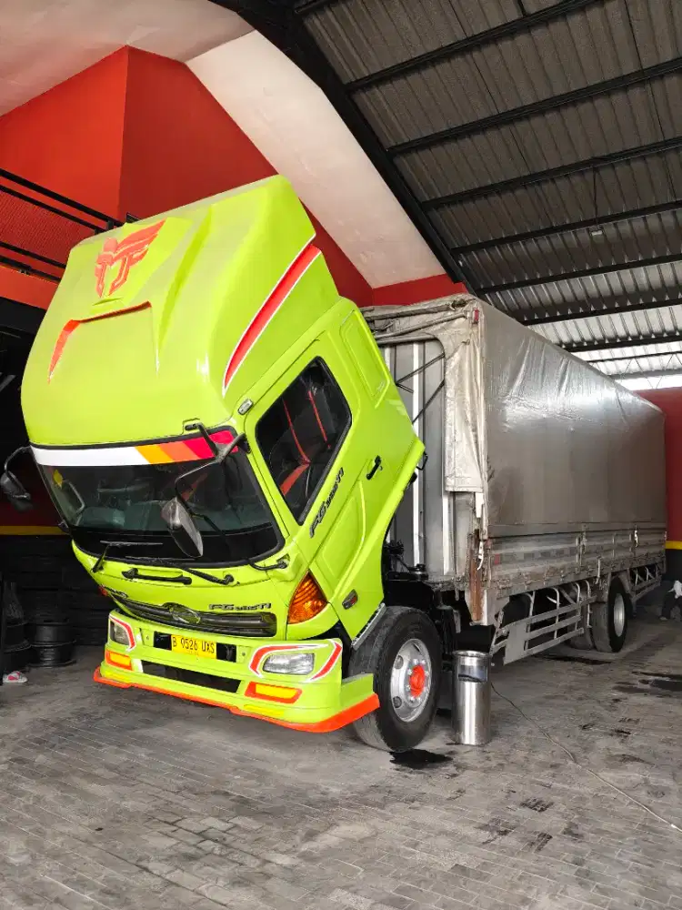 Wing box Hino FG 235 JP