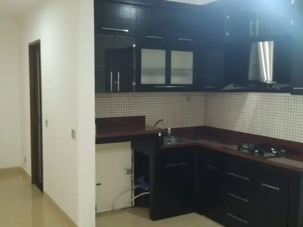 Apartemen Paladian Park Lantai Sedang
