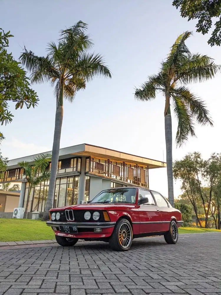 BMW 320 E21 Coupe