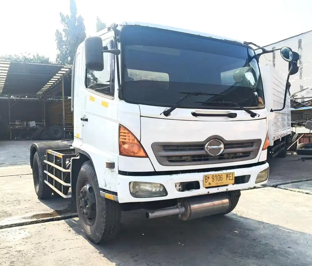 Hino ranger engkel 4x2 SG 260 J TH tractor head 2013 kepala trailer