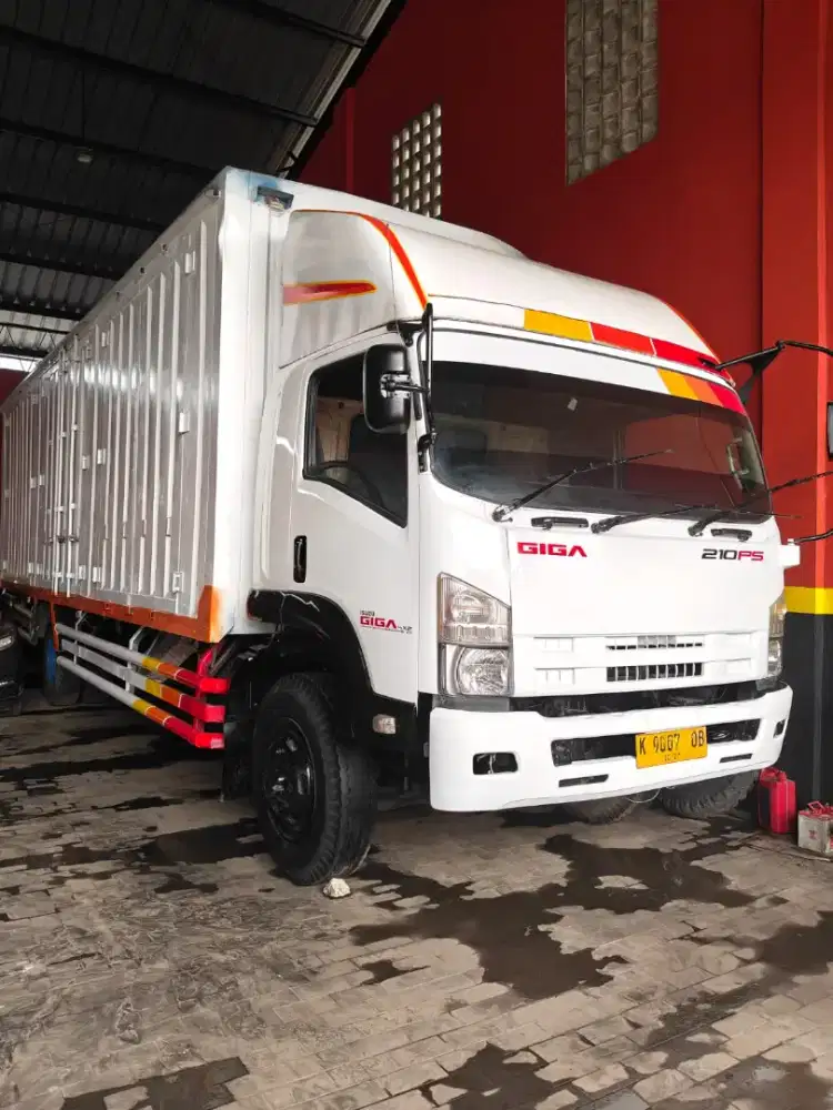 Box izuzu giga FTR 90 T 210 PS