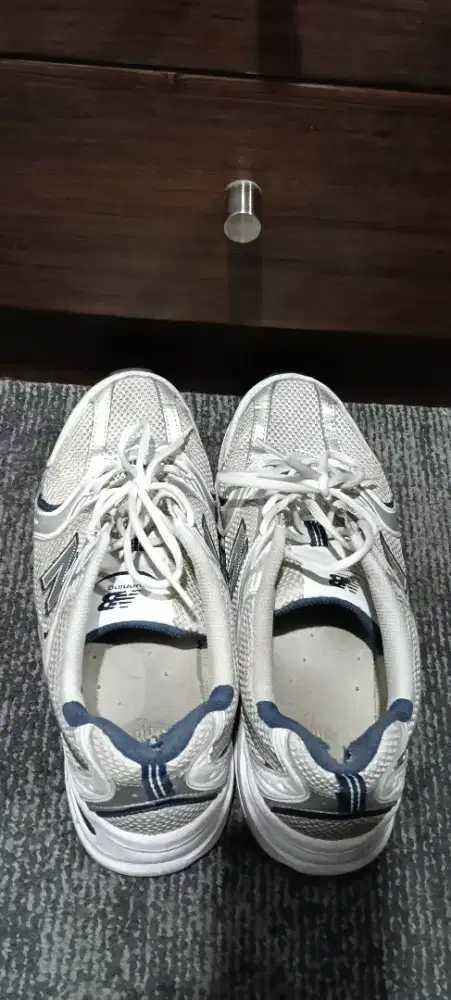 Sepatu New Balance silver navy (preloved)