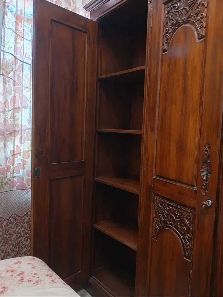 Dijual Lemari Jepara 4 Pintu Ukir