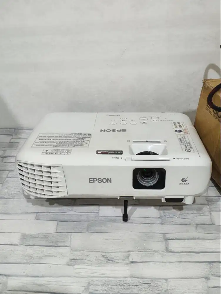 Proyektor Epson EB-S400 Kecerahan 3.200 Lumens 3LCD 15.000:1