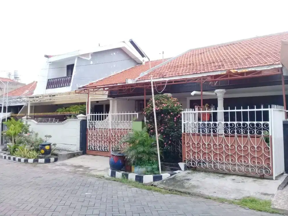 Rumah di Barata Jaya, Atap Sudah Galvalum Row Jalan 2 Mobil Longgar