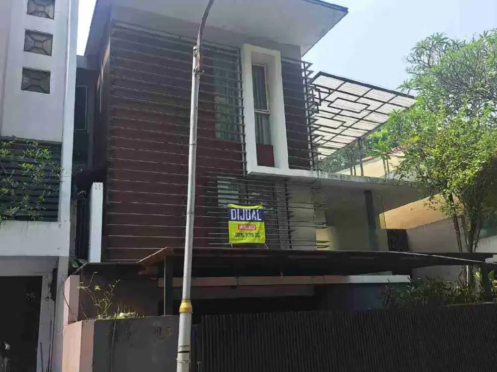 Rumah 2 Lantai with pool semi Furnished di Mahogany Residence