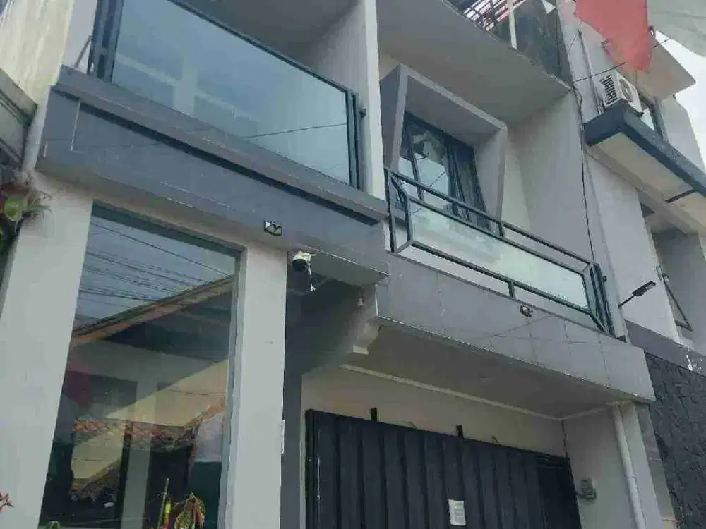 JALAN SARIJADI -GERLONG, CLUSTER, 3 LANTAI PLUS ROOFTOP, SUPER NYAMAN, MURAH PERTAHUN.